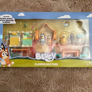 Bluey Playing Doctor Set